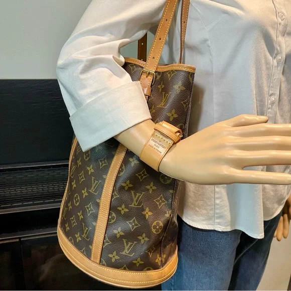 Louis Vuitton Poignet as a Bracelet - Picture 8 of 16